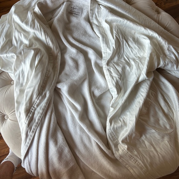 White Satin Robe - Picture 2 of 4